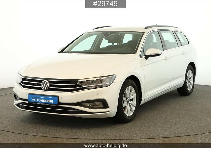 Weiß Gebraucht 2021 VW Passat Business Kombi | 19.590 € (Guter Preis) - Bild 1/4