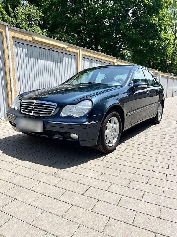 Schwarz Gebraucht 2001 Mercedes C200 Elegance Limousine | 3.000 € (Fairer Preis) - Bild 1/4
