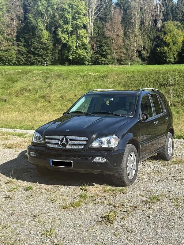 Schwarz Gebraucht 2005 Mercedes ML270 SUV | 5.800 € (Fairer Preis) - Bild 1/4