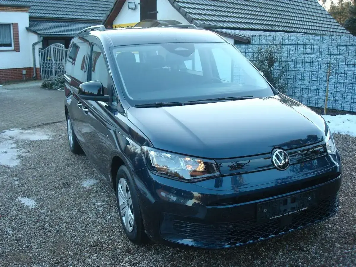 Neu VW Caddy Maxi Family 116 PS (85 kW) 2025 Starlight blue metallic Van / Kleinbus