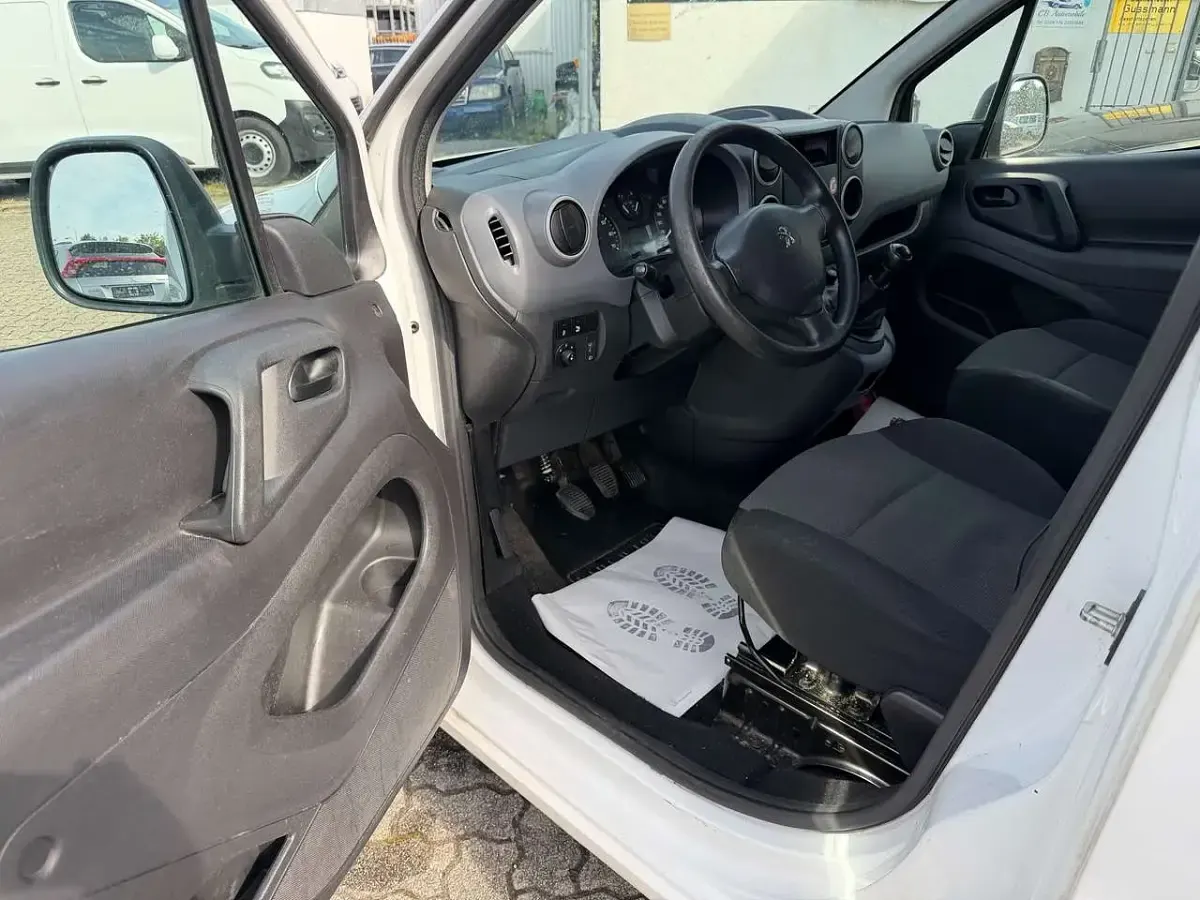 Gebraucht Peugeot Partner Premium 75 PS (55 kW) 2017 Lack weiss banquise Van / Kleinbus