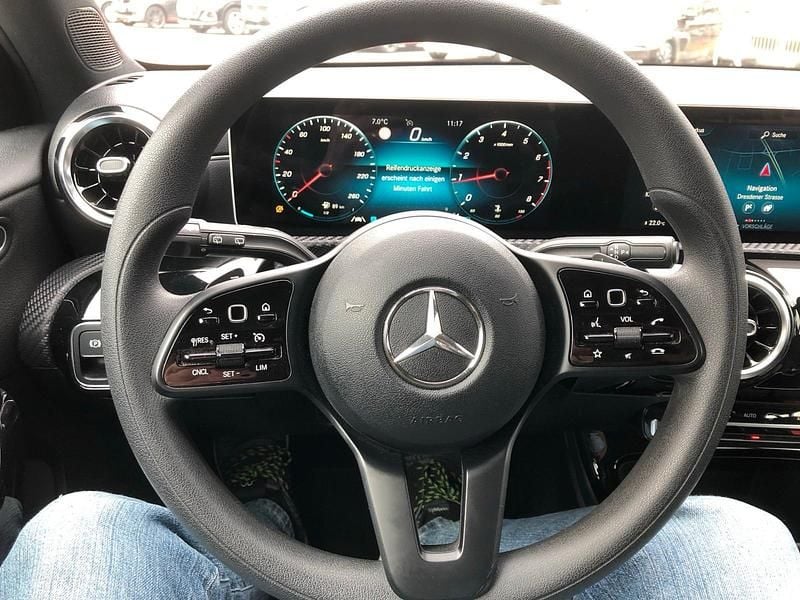 Gebraucht Mercedes A200 163 PS (119 kW) 2018 Schwarz Limousine