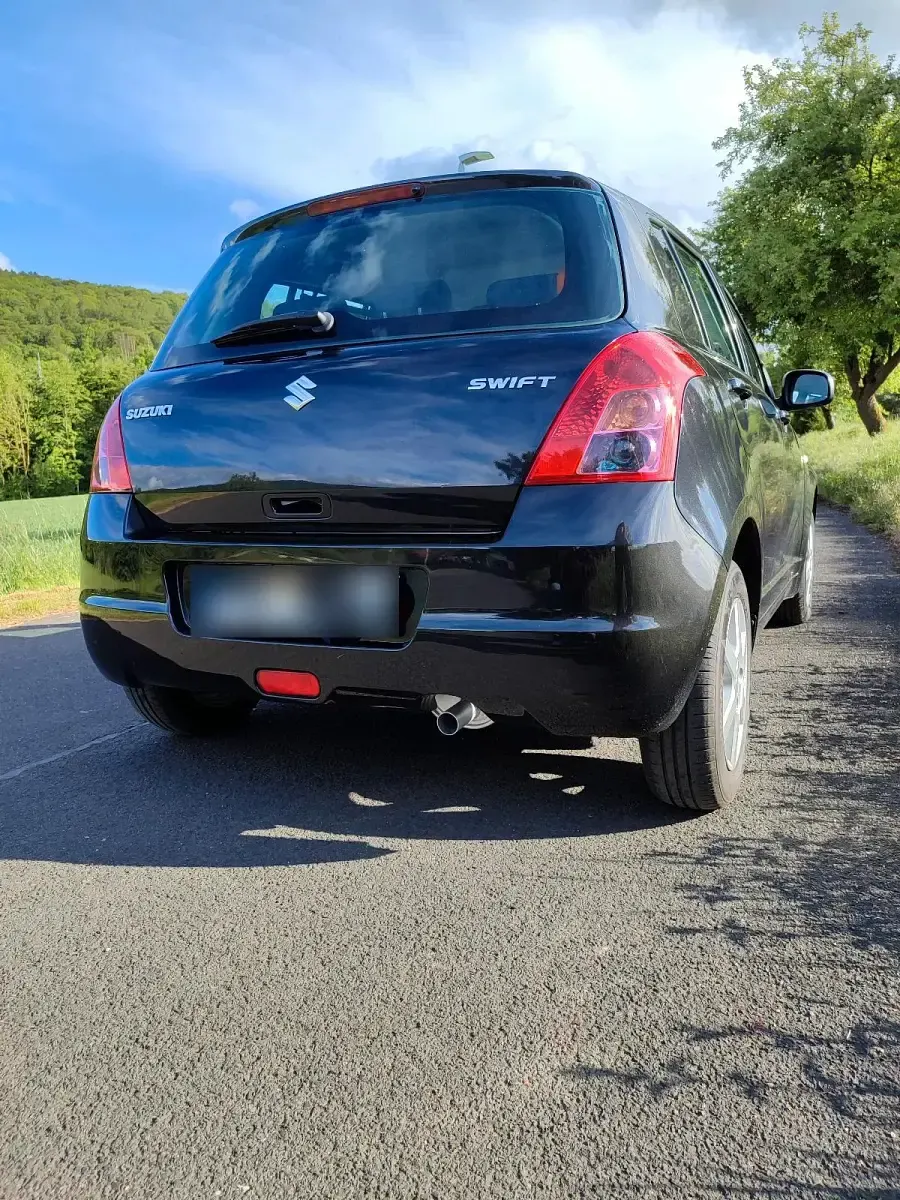 Gebraucht Suzuki Swift 92 PS (67 kW) 2010 Schwarz Kleinwagen