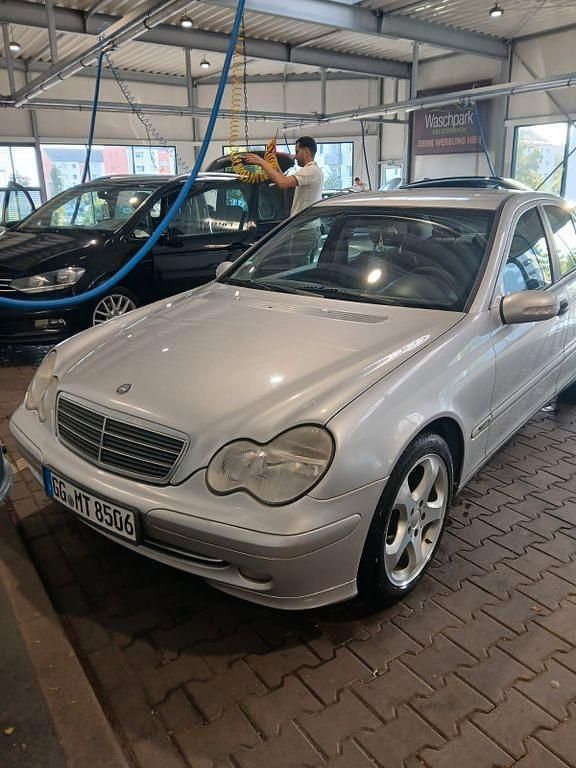 Gebraucht 2003 Mercedes C220 Classic Limousine | 1.800 € (Etwas zu teuer) - Bild 1/4