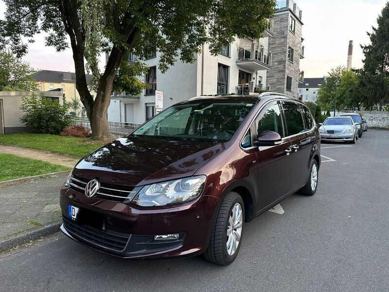 Rot Gebraucht 2016 VW Sharan Beach Van / Kleinbus | 22.900 € (Fairer Preis) - Bild 1/4