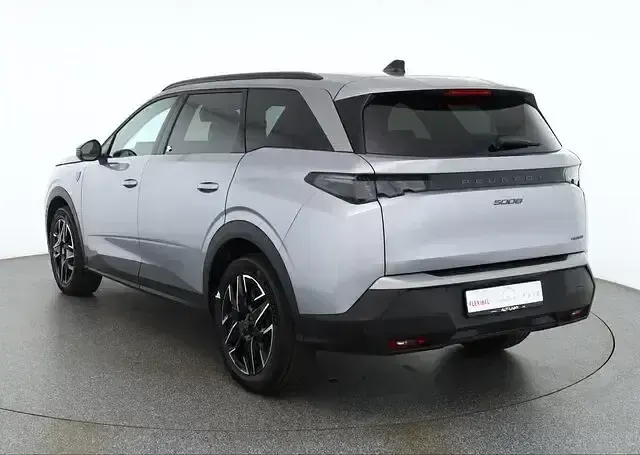 Neu Peugeot 5008 GTi 145 PS (106 kW) 2025 Grau SUV