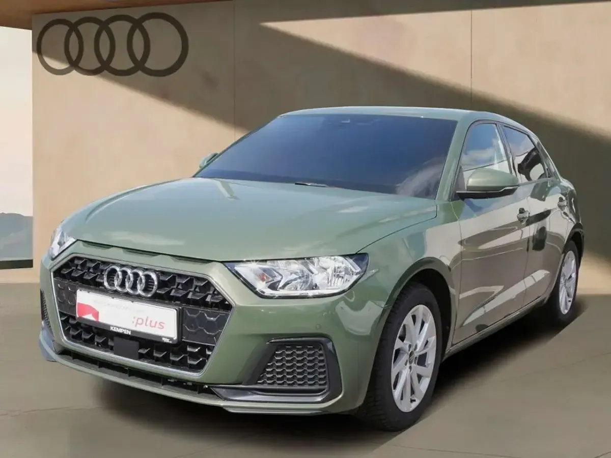 Gebraucht Audi A1 Sportback Advanced Plus 95 PS (69 kW) 2024 Distriktgrün metallic Kleinwagen