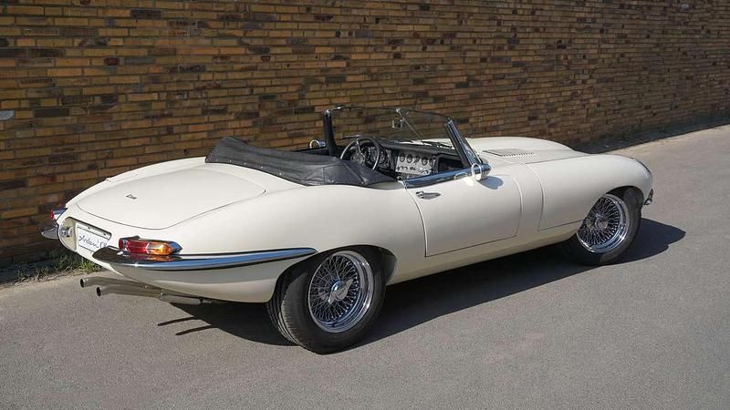 Gebraucht Jaguar E-Type 280 PS (205 kW) 1962 Weiß Cabrio