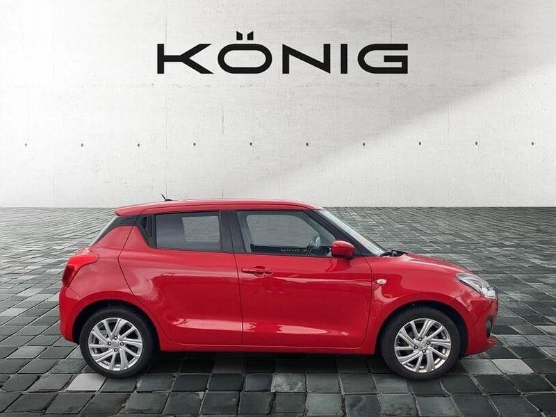 Gebraucht Suzuki Swift Comfort 83 PS (61 kW) 2023 Rot Limousine