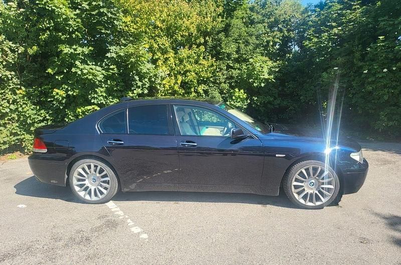 Schwarz Gebraucht 2005 BMW 745L Limousine | 5.900 € - Bild 1/4