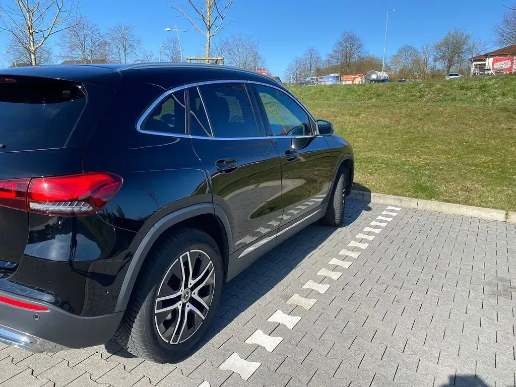 Gebraucht Mercedes GLA200 163 PS (119 kW) 2020 Schwarz SUV