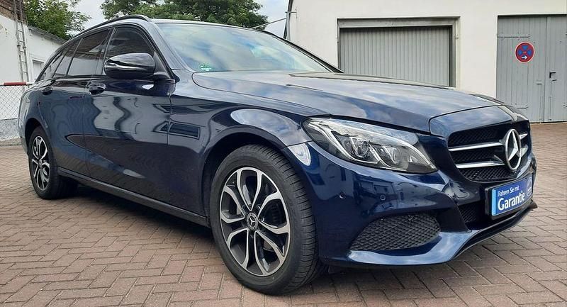 Blau Gebraucht 2017 Mercedes C220 Avantgarde Limousine | 16.980 € (Guter Preis) - Bild 1/4