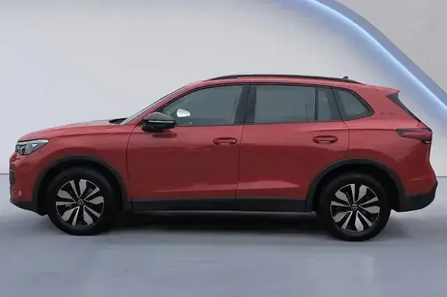 Gebraucht VW Tiguan Goal 131 PS (96 kW) 2025 Persimmon red metallic SUV