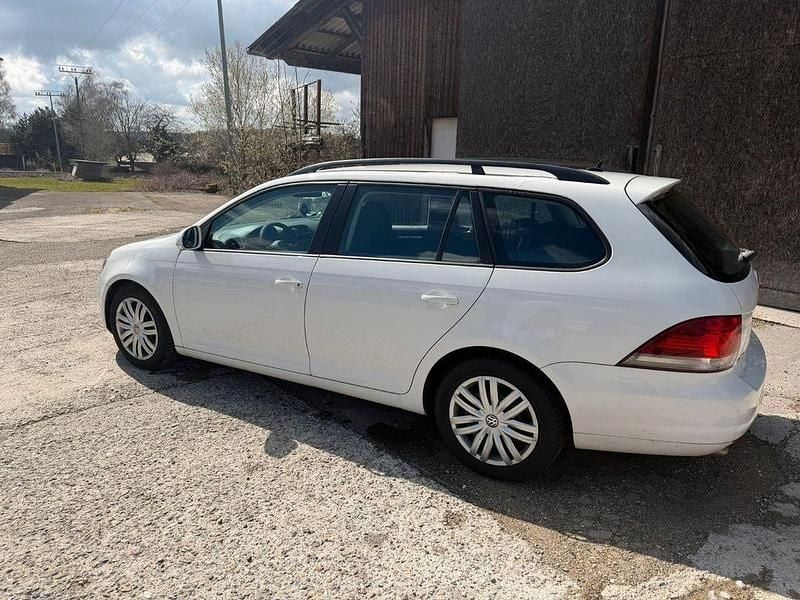 Gebraucht VW Golf VI Trendline 105 PS (77 kW) 2010 Weiß Kleinwagen