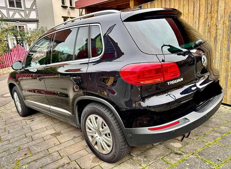 Gebraucht VW Tiguan LOUNGE 140 PS (102 kW) 2016 Schwarz SUV