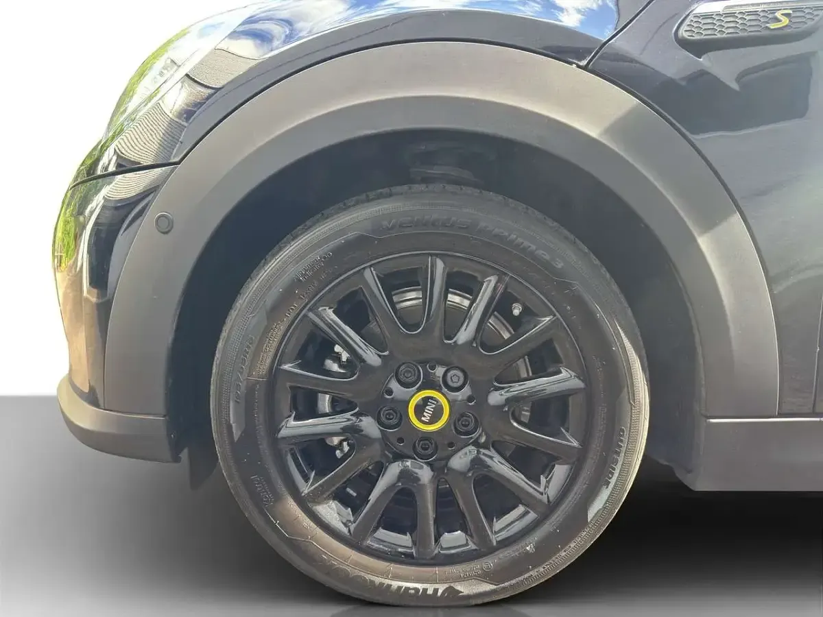 Gebraucht Mini Cooper SE 135 kW (184 PS) 2023 Schwarz Kleinwagen