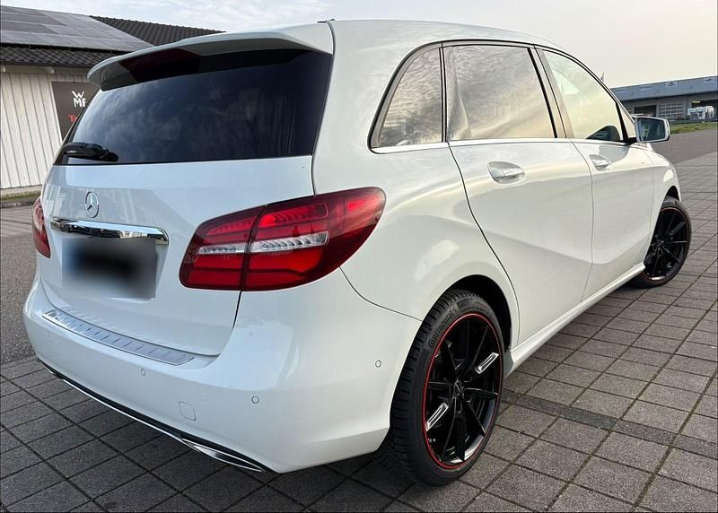 Gebraucht Mercedes B220 170 PS (125 kW) 2018 Weiß Van / Kleinbus
