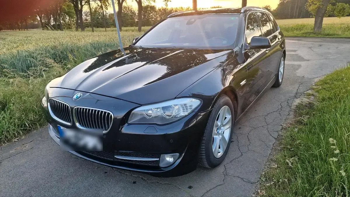 Gebraucht BMW 520 184 PS (135 kW) 2012 Schwarz Kombi