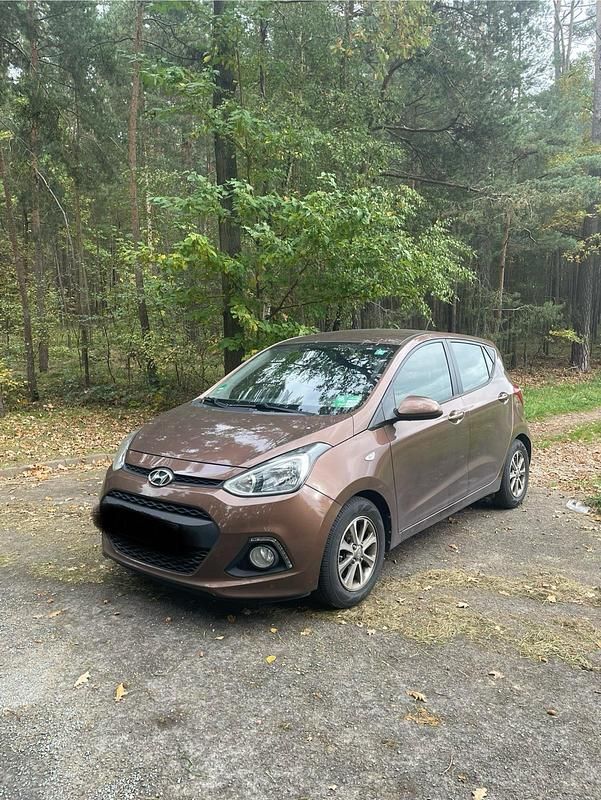 Braun Gebraucht 2016 Hyundai i10 Edition Kleinwagen | 8.500 € (Etwas zu teuer) - Bild 1/4