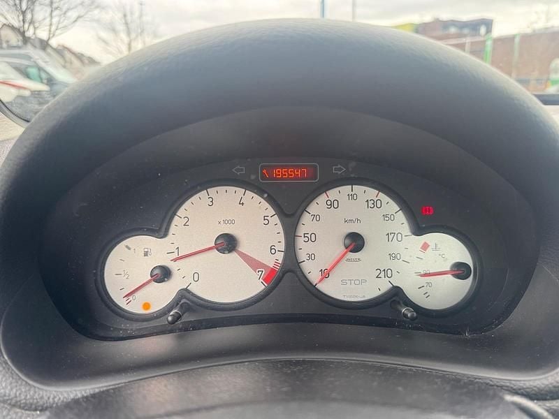 Gebraucht Peugeot 206 CC 109 PS (80 kW) 2005 Schwarz Cabrio