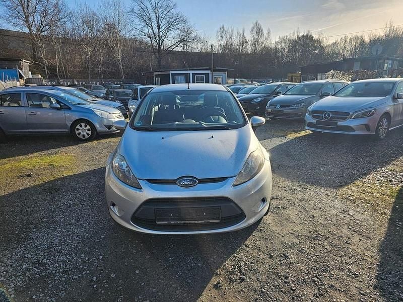 Silber Gebraucht 2010 Ford Fiesta Trend Limousine | 3.190 € (Guter Preis) - Bild 1/4