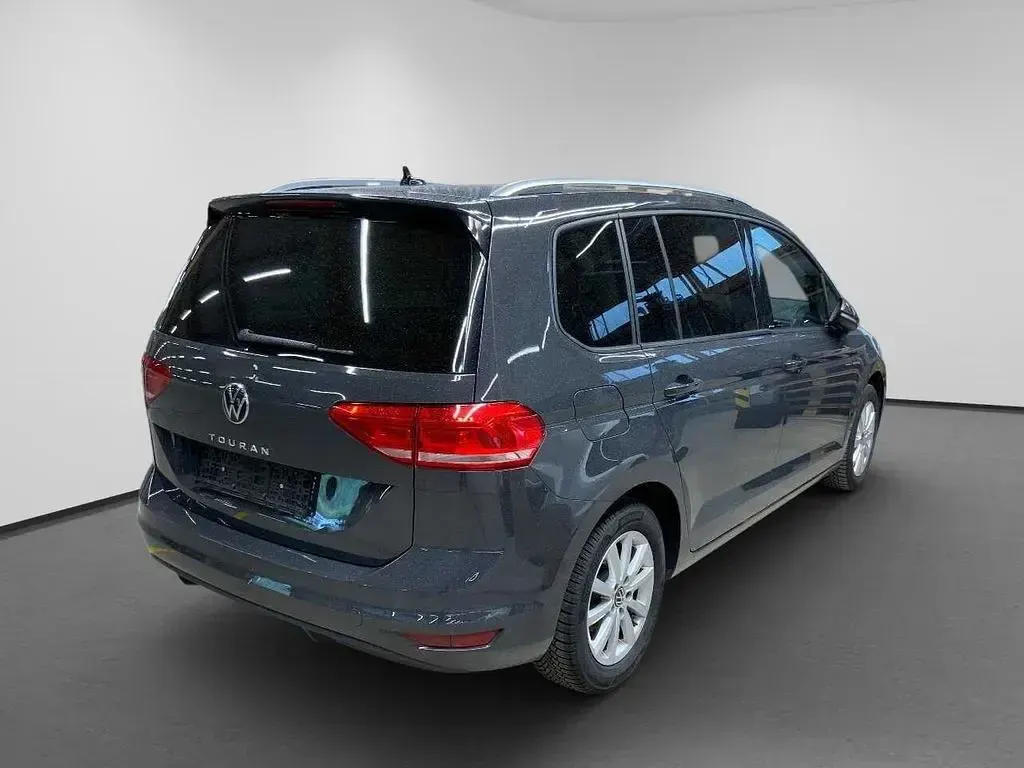 Gebraucht VW Touran Active 122 PS (89 kW) 2022 Grau Van / Kleinbus