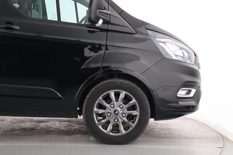 Gebraucht Ford Tourneo Trend 131 PS (96 kW) 2021 Obsidianschwarz metallic Van / Kleinbus
