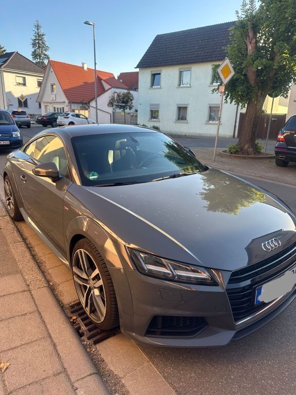 Grau Gebraucht 2016 Audi TT Design Coupé | 19.400 € (Teuer) - Bild 1/4