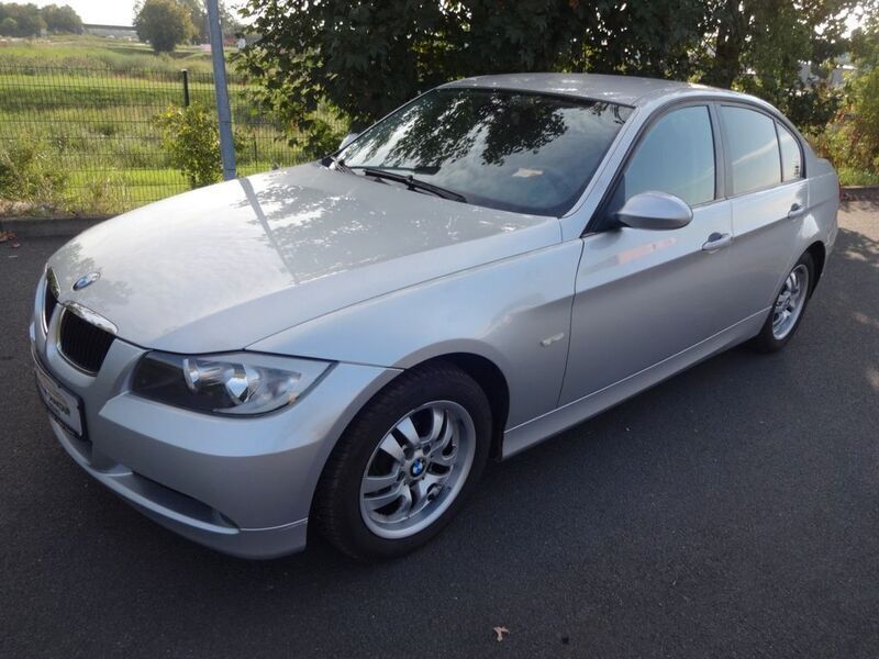 Titansilber metallic Gebraucht 2006 BMW 318 Sport Line Limousine | 3.999 € (Fairer Preis) - Bild 1/4