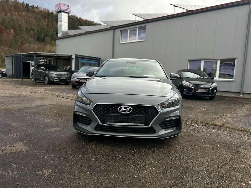 Gebraucht Hyundai i30 120 PS (88 kW) 2019 Shadow grey Kleinwagen