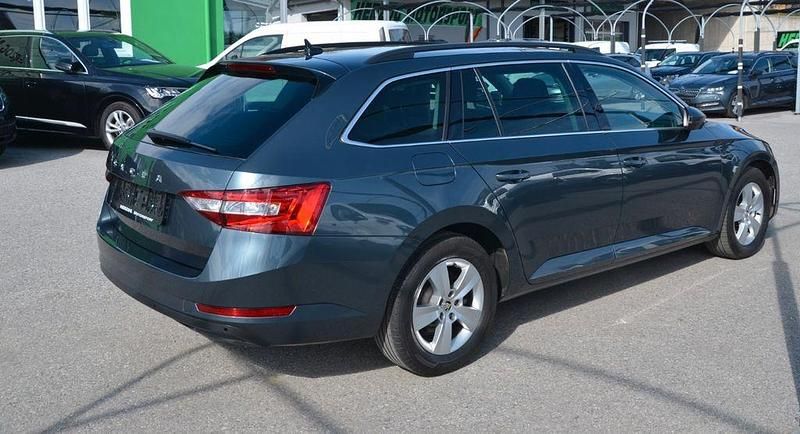 Gebraucht Skoda Superb 150 PS (110 kW) 2021 Grau Kombi