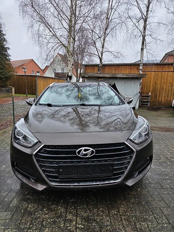 Gebraucht Hyundai i40 116 PS (85 kW) 2015 Braun Kombi
