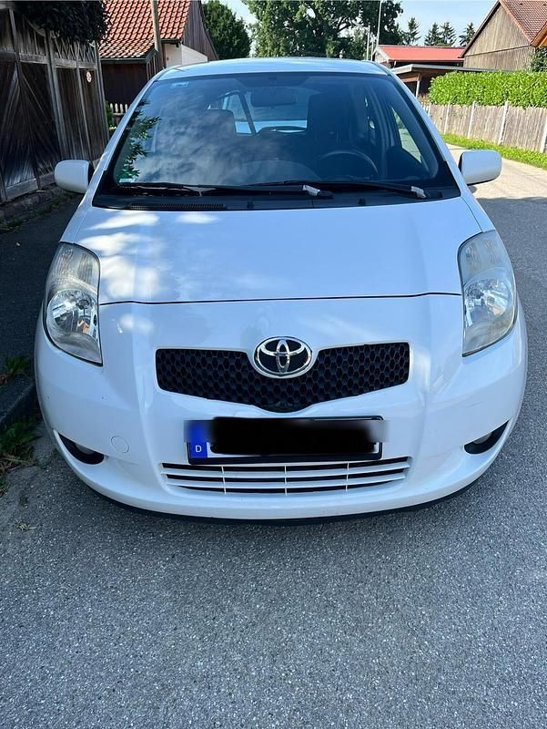 Weiß Gebraucht 2008 Toyota Yaris Kleinwagen | 900 € (Superpreis) - Bild 1/4