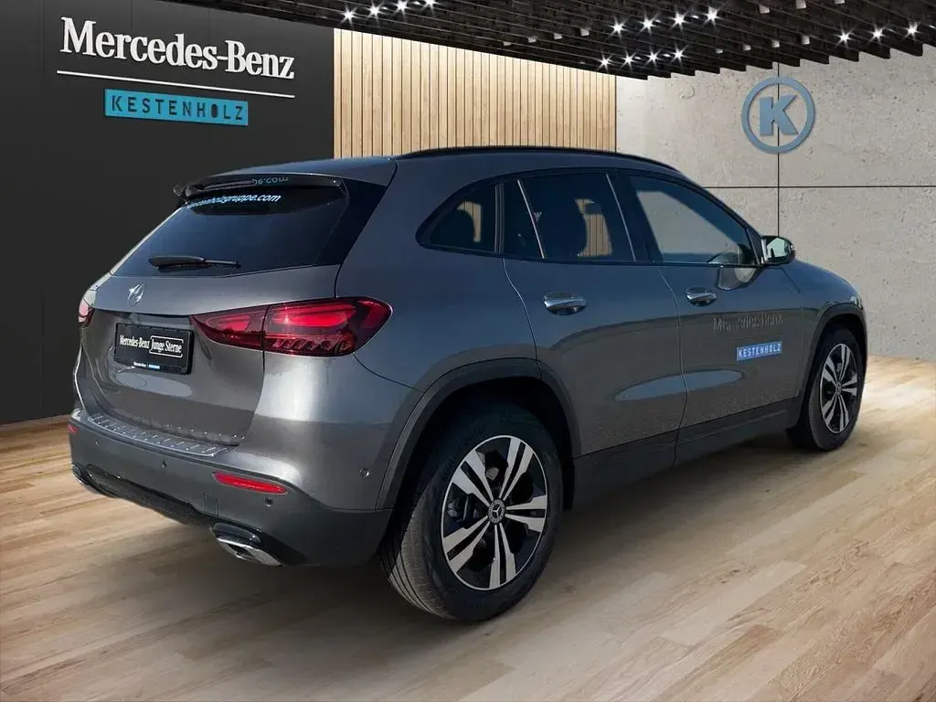 Gebraucht Mercedes GLA180 Progressive 116 PS (85 kW) 2025 Metalliclack mountaingrau SUV