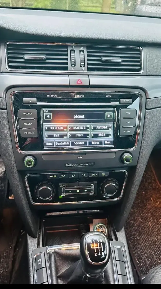 Gebraucht Skoda Superb 125 PS (91 kW) 2013 Schwarz Kombi