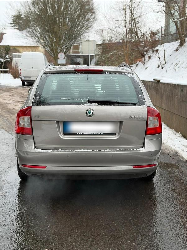 Gebraucht Skoda Octavia 206 PS (151 kW) 2011 Silber Kombi