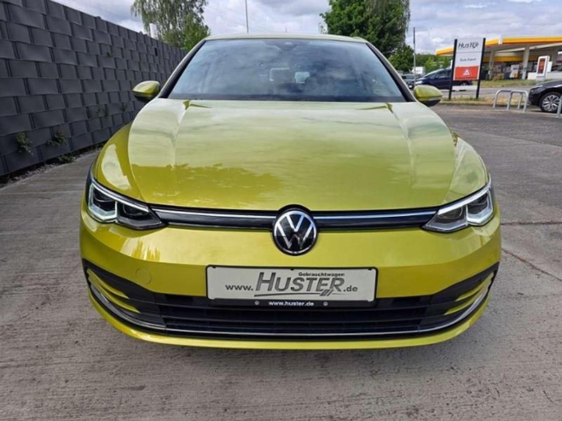 Gebraucht VW Golf VIII Active 131 PS (96 kW) 2021 Limonengelb metallic 6838 (metallic) Limousine