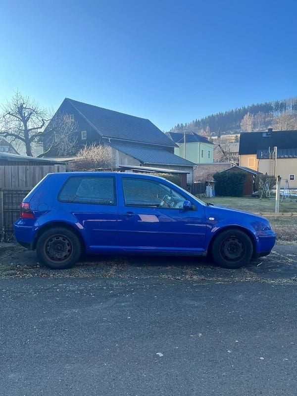 Gebraucht VW Golf IV 105 PS (77 kW) 2001 Blau Kleinwagen