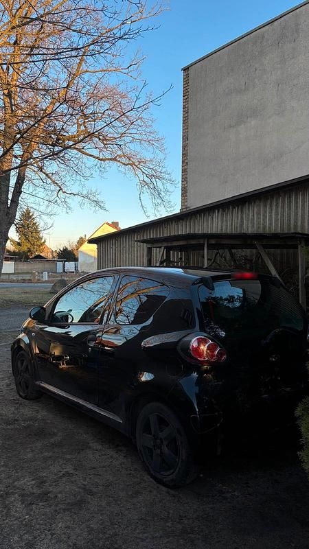 Gebraucht Toyota Aygo 68 PS (50 kW) 2009 Schwarz Kleinwagen