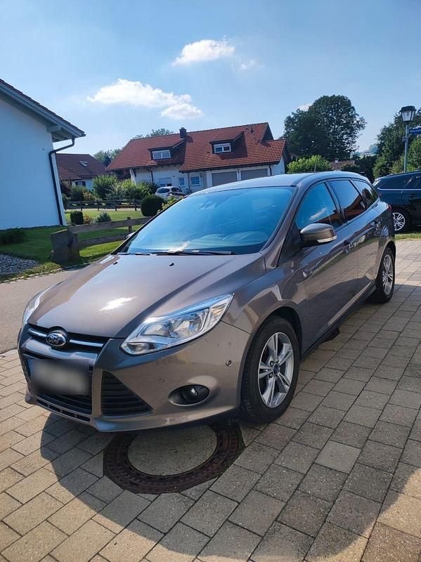Gebraucht Ford Focus SYNC Edition 125 PS (91 kW) 2013 Braun Kombi