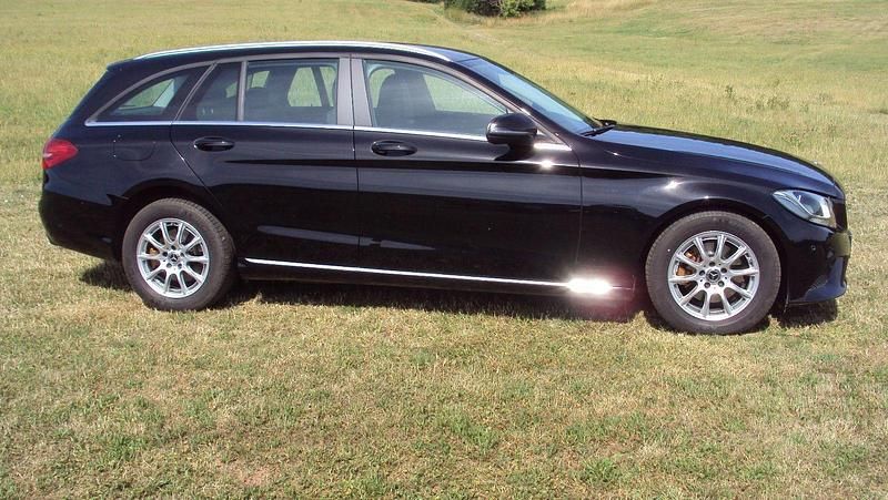 Schwarz Gebraucht 2018 Mercedes C200 Kombi | 19.300 € (Guter Preis) - Bild 1/4