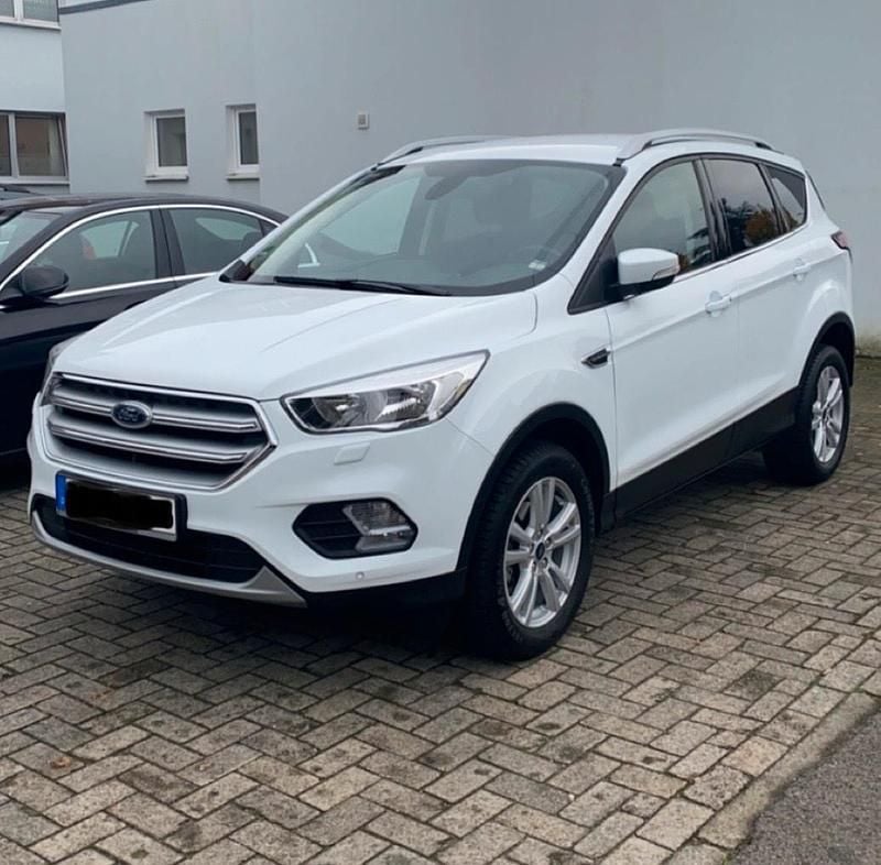 Gebraucht Ford Kuga Trend 120 PS (88 kW) 2018 Weiß SUV