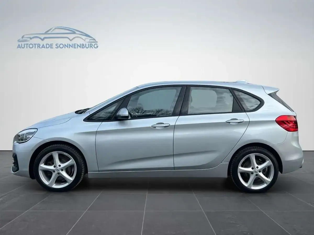 Gebraucht BMW 220 Active Tourer Sport Line 190 PS (139 kW) 2019 Silber Van / Kleinbus