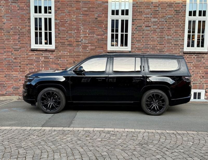 Schwarz Gebraucht 2023 Jeep Wagoneer SUV | 94.500 € (Superpreis) - Bild 1/4