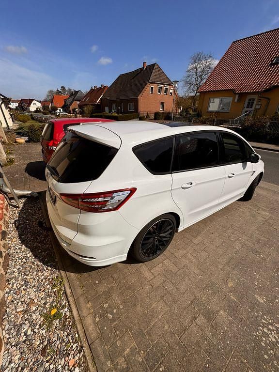 Gebraucht Ford S-MAX Titanium 179 PS (131 kW) 2016 Weiß Van / Kleinbus