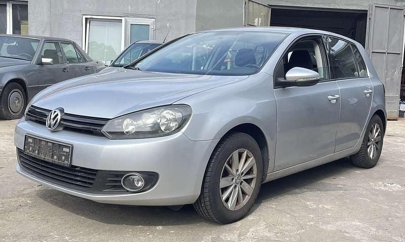 Reflexsilber metallic Gebraucht 2011 VW Golf VI Trendline Kleinwagen | 3.990 € (Guter Preis) - Bild 1/4