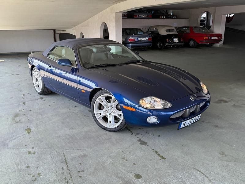 Gebraucht Jaguar XKR 363 PS (266 kW) 2002 Blau Cabrio
