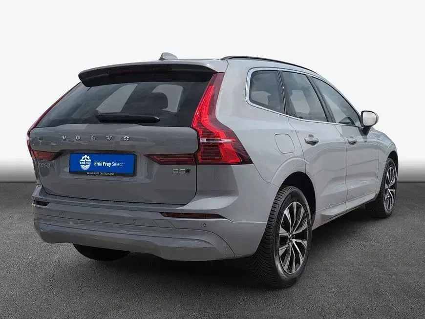 Używany Volvo XC60 Core 250 KM (183 kW) 2024 Szary SUV