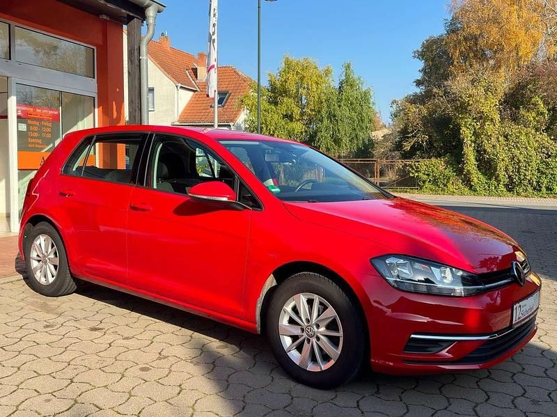 Tornadorot Gebraucht 2018 VW Golf VII Comfortline Limousine | 10.990 € (Guter Preis) - Bild 1/4