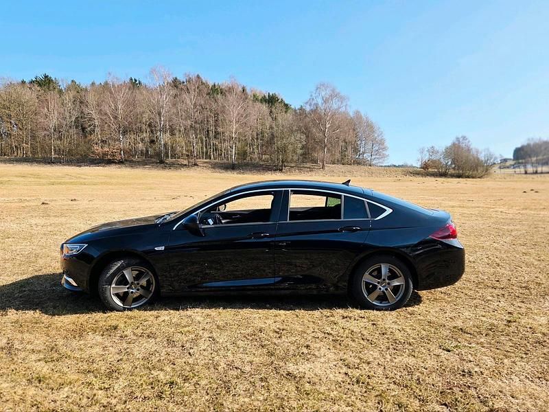 Gebraucht Opel Insignia 140 PS (102 kW) 2019 Schwarz Limousine